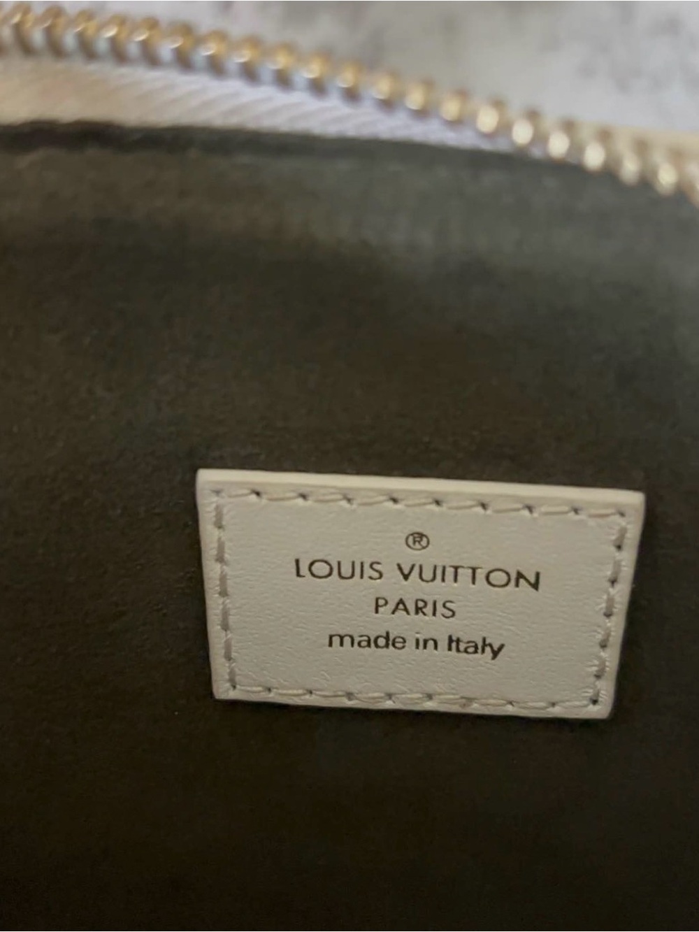 LV Coussin BB White Cream Embossed Lambskin Gold Chain. - Picture 4 of 10